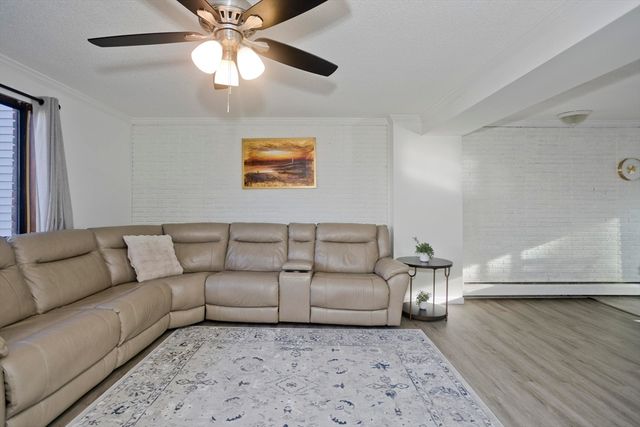 66 Sheri Ln 66, Agawam, MA 01001