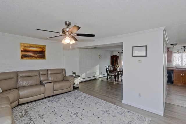 66 Sheri Ln 66, Agawam, MA 01001