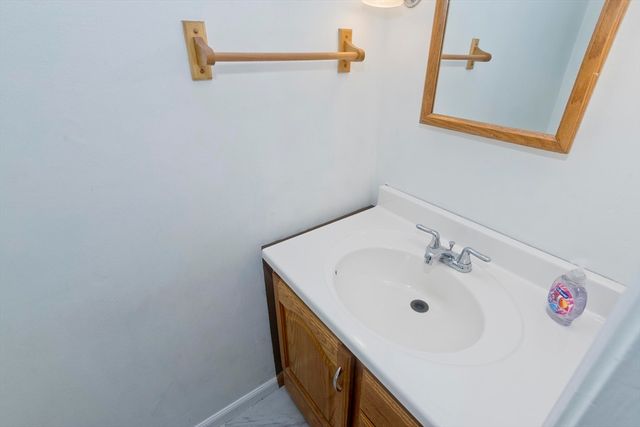 66 Sheri Ln 66, Agawam, MA 01001