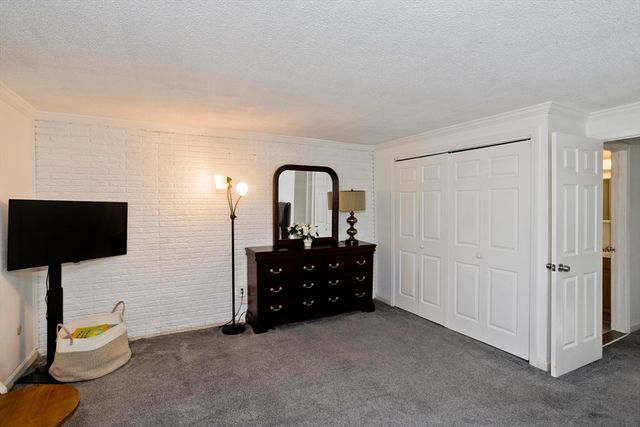 66 Sheri Ln 66, Agawam, MA 01001