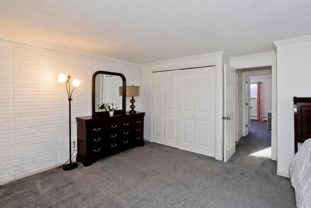 66 Sheri Ln 66, Agawam, MA 01001