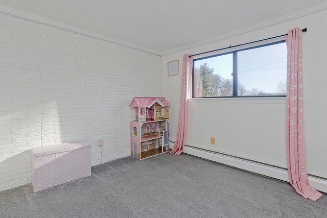 66 Sheri Ln 66, Agawam, MA 01001