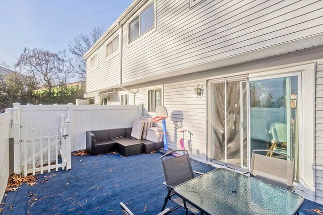 66 Sheri Ln 66, Agawam, MA 01001