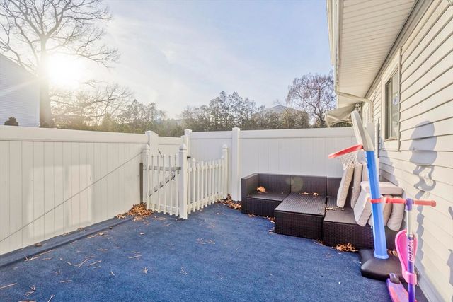 66 Sheri Ln 66, Agawam, MA 01001