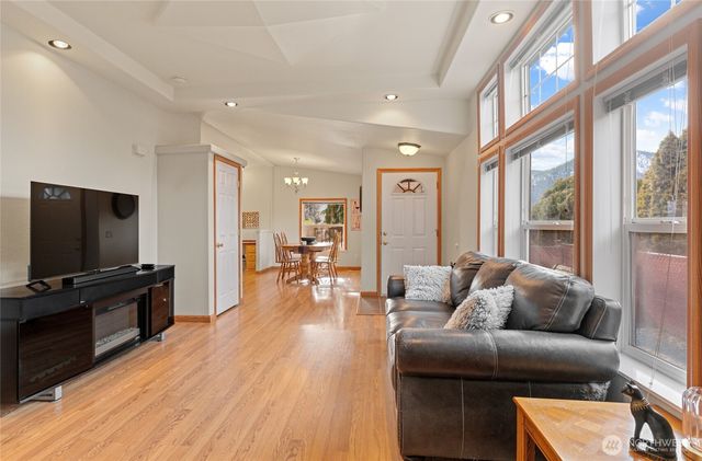 935 Sunrise Drive, Manson, WA 98831