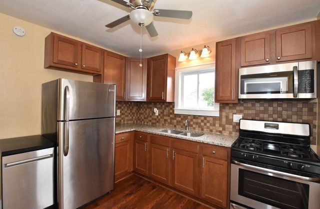 1332 S 86th STREET, West Allis, WI 53214