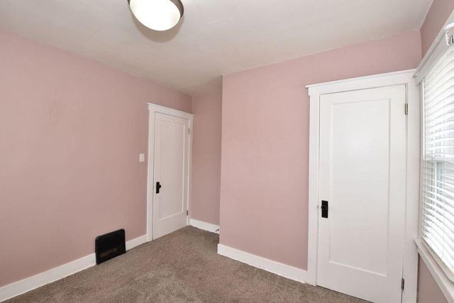 1332 S 86th STREET, West Allis, WI 53214