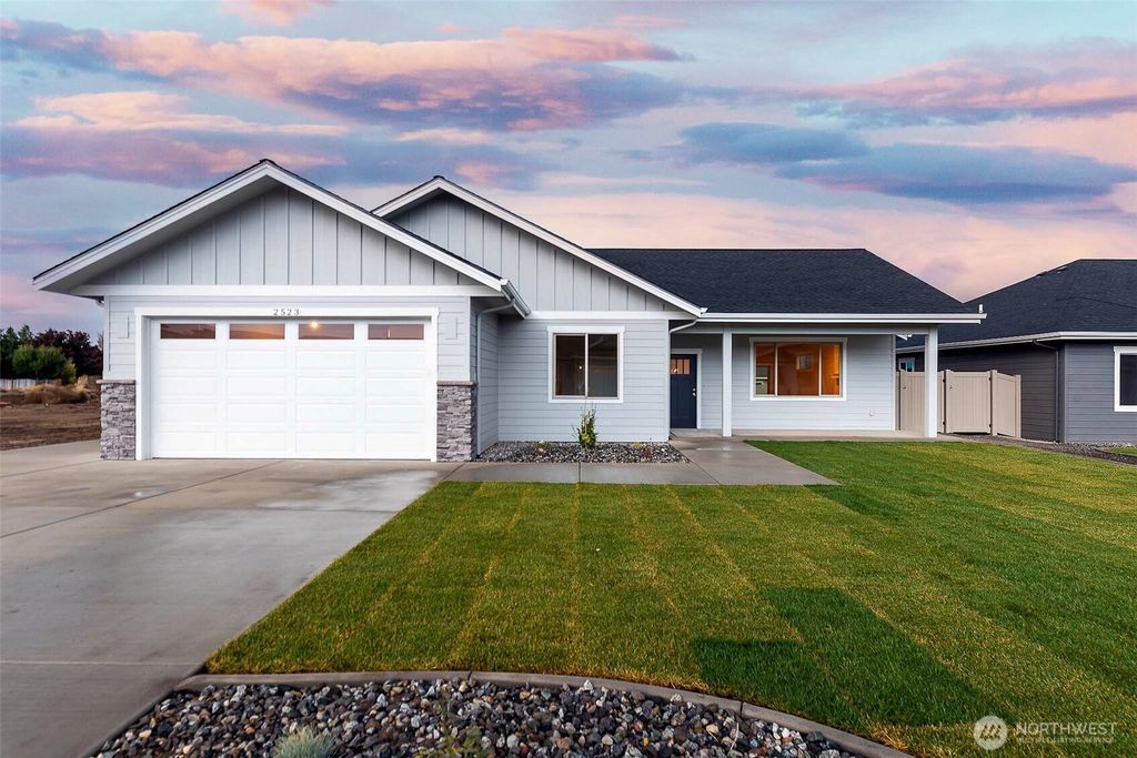 2523 Plateau Drive, East Wenatchee, WA 98802