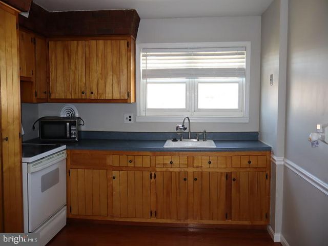 3619 ESSEX LN, Philadelphia, PA 19114