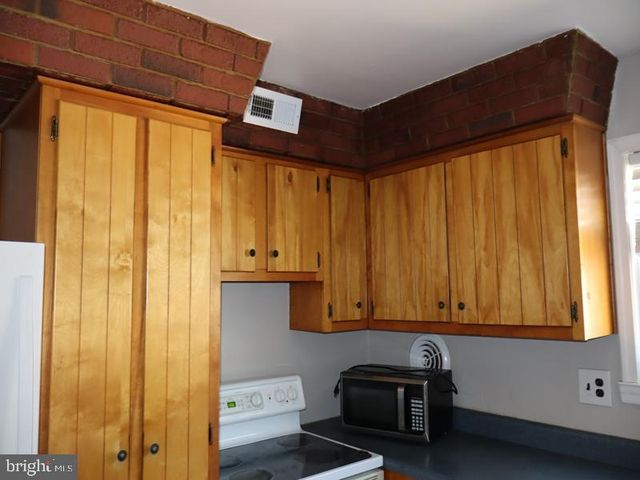 3619 ESSEX LN, Philadelphia, PA 19114