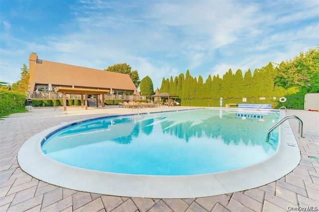 22 SO. Gate Circle, Massapequa Park, NY 11762