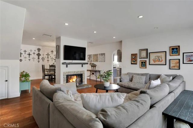 8921 Geyser Avenue, Northridge, CA 91324