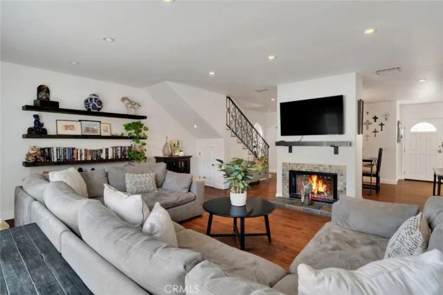 8921 Geyser Avenue, Northridge, CA 91324