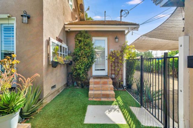 8921 Geyser Avenue, Northridge, CA 91324