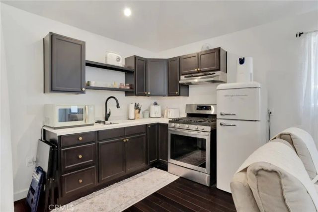 8921 Geyser Avenue, Northridge, CA 91324