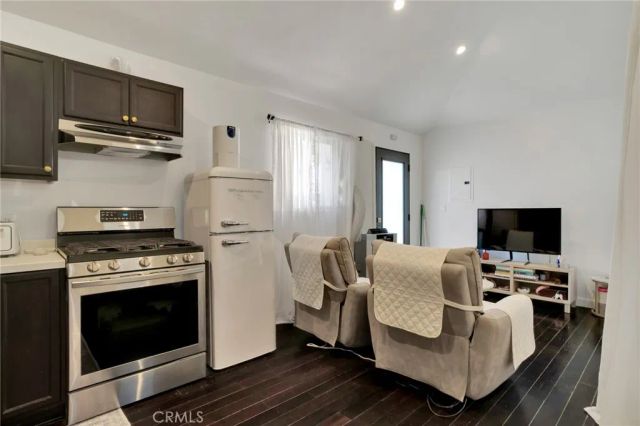 8921 Geyser Avenue, Northridge, CA 91324