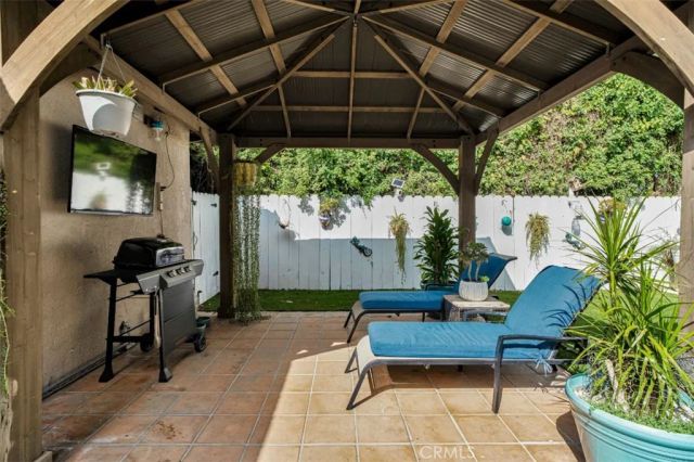 8921 Geyser Avenue, Northridge, CA 91324