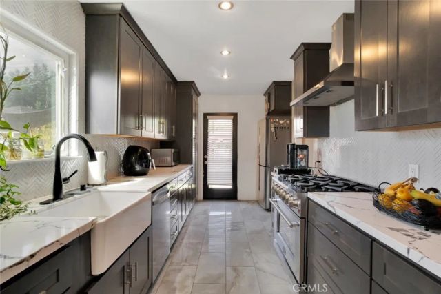 8921 Geyser Avenue, Northridge, CA 91324