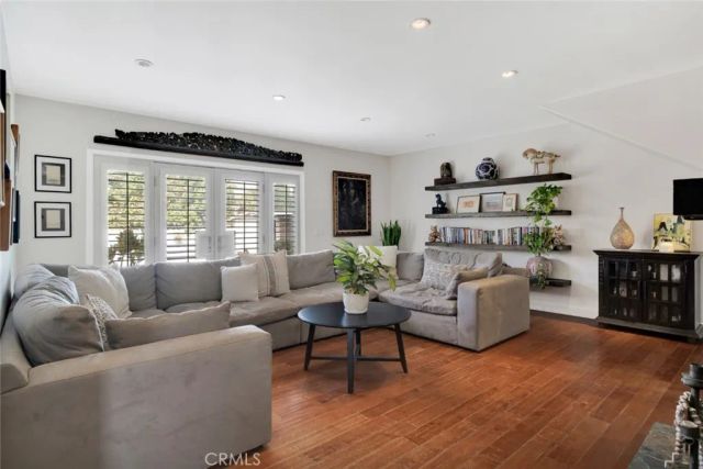 8921 Geyser Avenue, Northridge, CA 91324