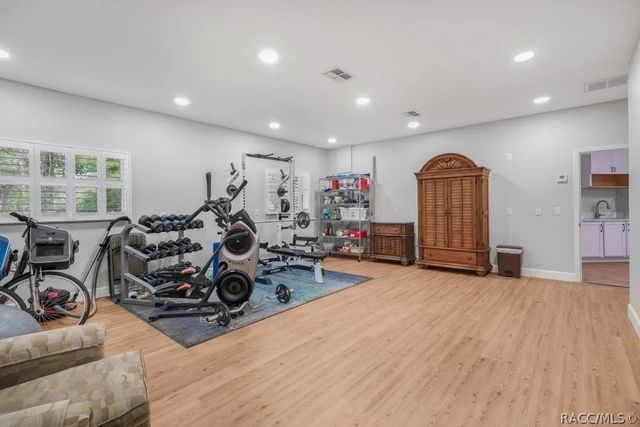 97 Woodfield Circle, Homosassa, FL 34446