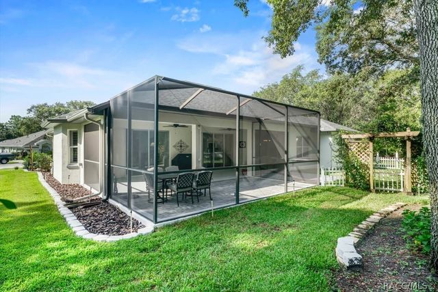 97 Woodfield Circle, Homosassa, FL 34446