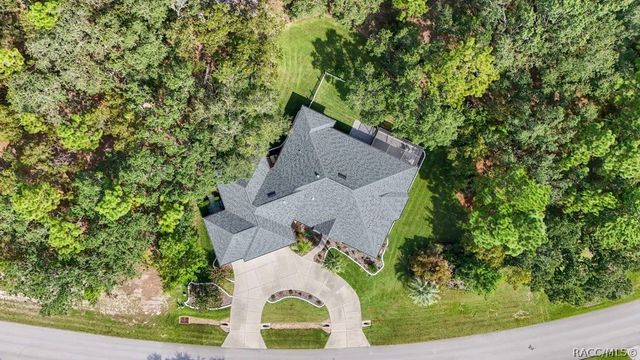 97 Woodfield Circle, Homosassa, FL 34446