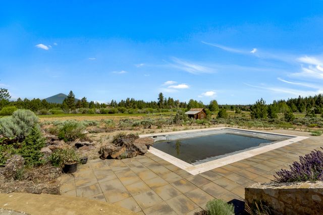69630 Old Barn Court, Sisters, OR 97759