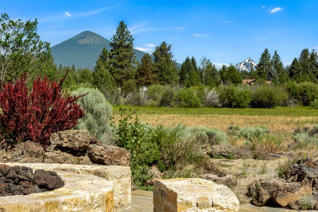 69630 Old Barn Court, Sisters, OR 97759