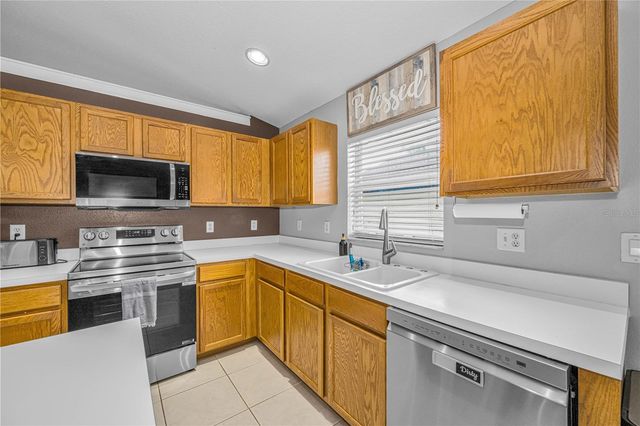 7601 MERCHANTVILLE CIRCLE, Zephyrhills, FL 33540