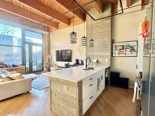 1040 W ADAMS Street 239, Chicago, IL 60607