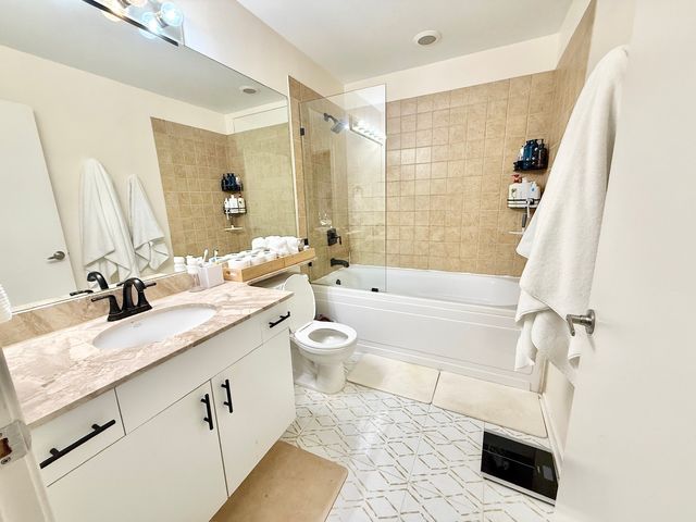 1040 W ADAMS Street 239, Chicago, IL 60607