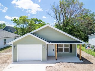 512 N Devon Avenue, Webb City, MO 64870