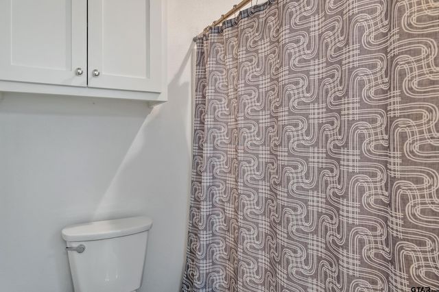 826 Lindsey Ln, Whitehouse, TX 75791