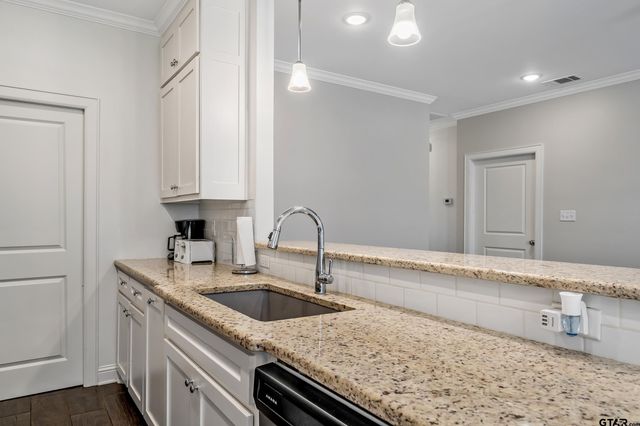 826 Lindsey Ln, Whitehouse, TX 75791