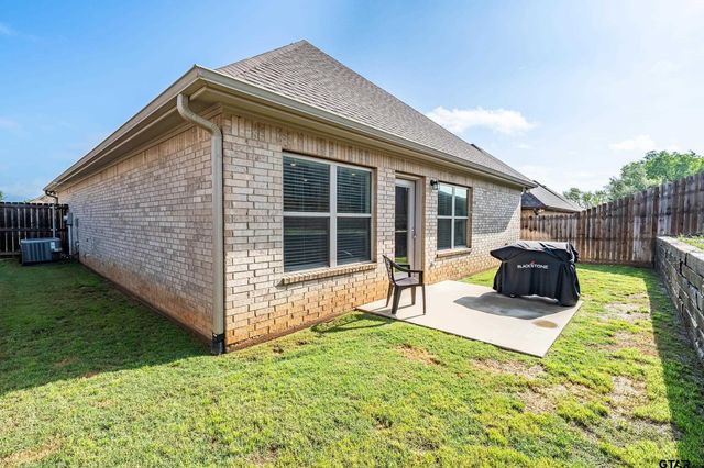 826 Lindsey Ln, Whitehouse, TX 75791