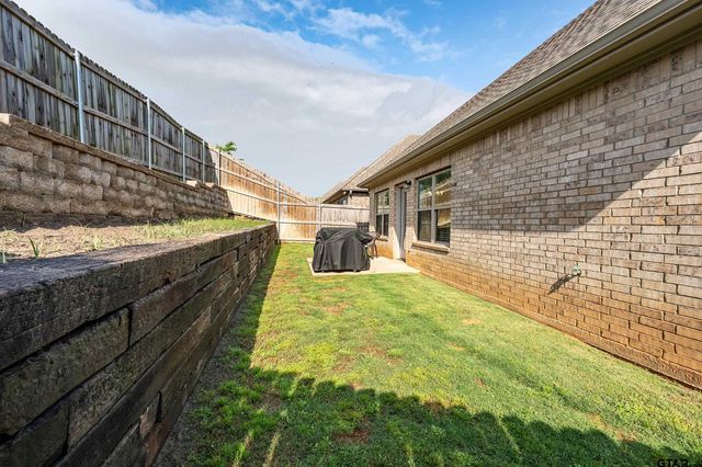 826 Lindsey Ln, Whitehouse, TX 75791