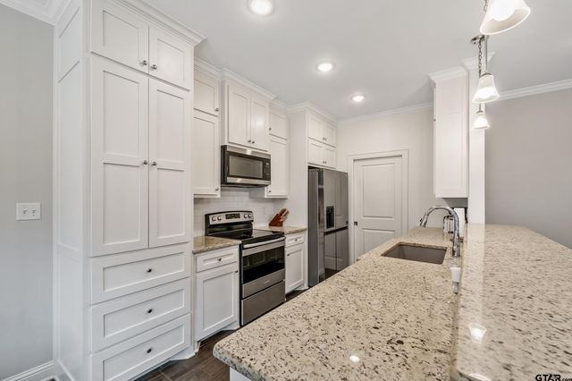 826 Lindsey Ln, Whitehouse, TX 75791