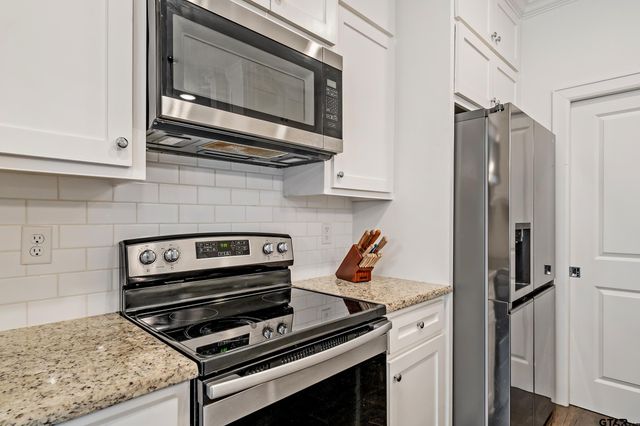 826 Lindsey Ln, Whitehouse, TX 75791