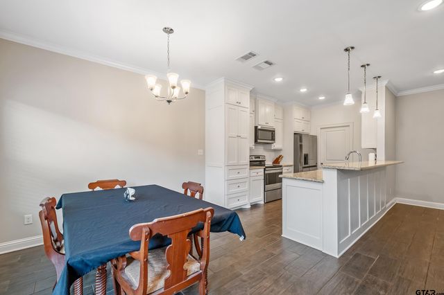 826 Lindsey Ln, Whitehouse, TX 75791