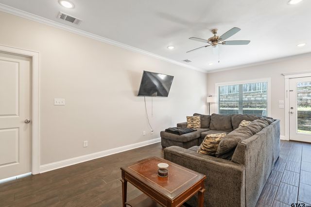 826 Lindsey Ln, Whitehouse, TX 75791