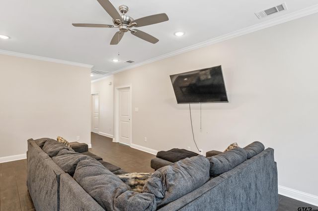 826 Lindsey Ln, Whitehouse, TX 75791