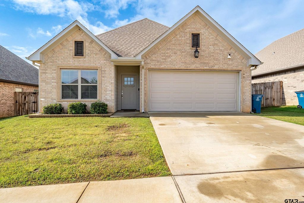 826 Lindsey Ln, Whitehouse, TX 75791