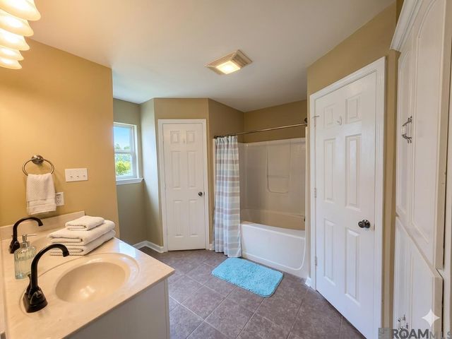 11561 Mary Lee Dr, Denham Springs, LA 70726