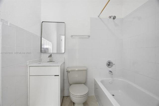 465 NE 165th St 2, Miami, FL 33162