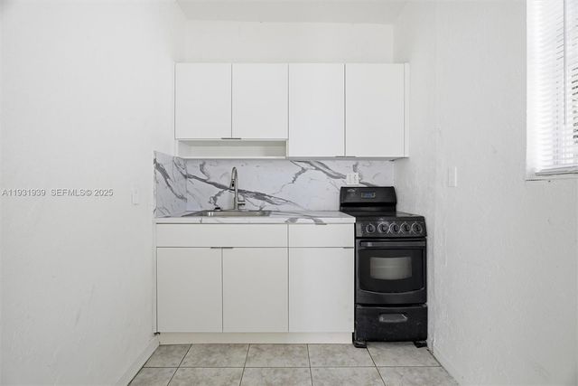 465 NE 165th St 2, Miami, FL 33162