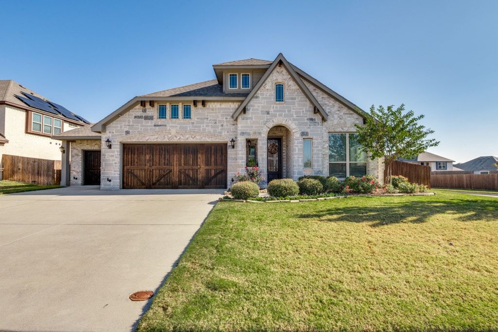 2100 Homestead Drive, Desoto, TX 75115