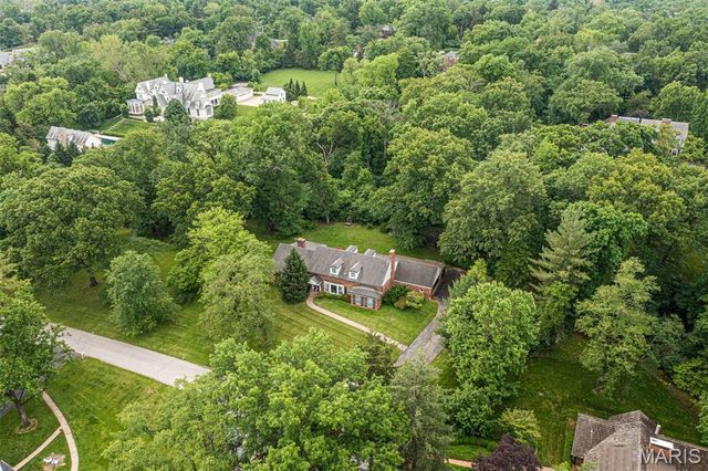 7 Robin Hill Lane, Ladue, MO 63124
