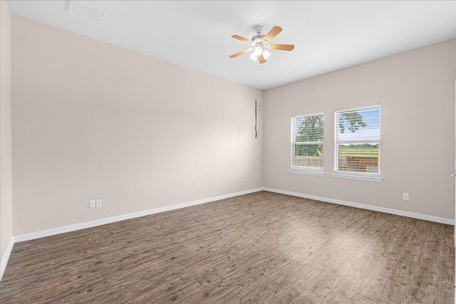 710 Woodcrest Drive, Ennis, TX 75119