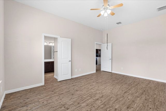 710 Woodcrest Drive, Ennis, TX 75119