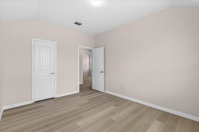 710 Woodcrest Drive, Ennis, TX 75119